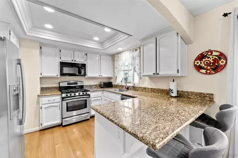 Kitchen - 2567 Navarra Dr #B, Carlsbad, CA 92009 photo 3 of 4