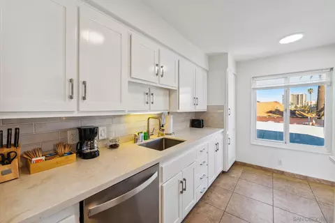 Kitchen - 457 Coast Blvd #403, La Jolla, CA 92037 photo 4 of 5