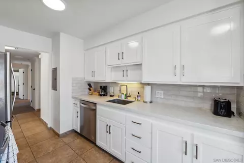 Kitchen - 457 Coast Blvd #403, La Jolla, CA 92037 photo 2 of 5