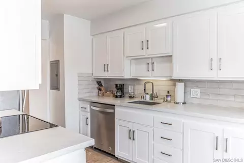 Kitchen - 457 Coast Blvd #403, La Jolla, CA 92037 photo 5 of 5