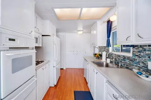 Kitchen - 2280 E Valley Pkwy #59, Escondido, CA 92027 photo 4 of 5