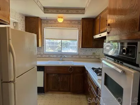 Kitchen - 431 Rushmore, Corona, CA 92879 photo 1 of 1