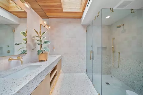 Bath - 66 E F St, Encinitas, CA 92024 photo 1 of 3
