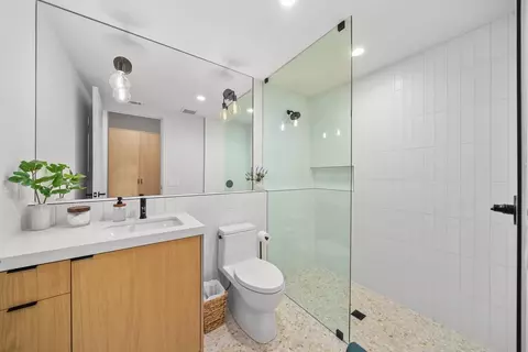 Bath - 66 E F St, Encinitas, CA 92024 photo 3 of 3