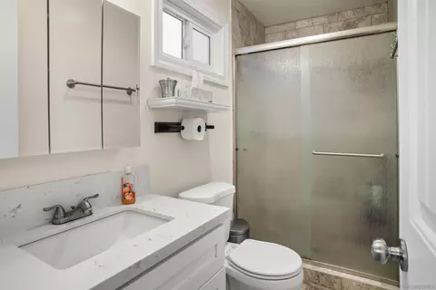Bath - 1046 Chestnut St, Escondido, CA 92025 photo 1 of 3