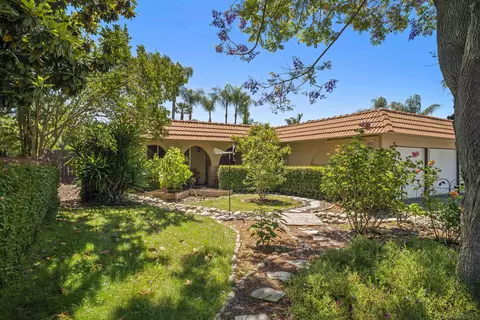 Exterior - 1046 Chestnut St, Escondido, CA 92025 photo 4 of 14