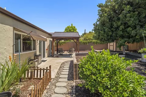 Exterior - 1046 Chestnut St, Escondido, CA 92025 photo 5 of 14