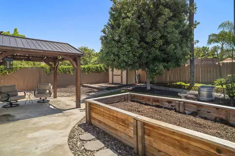 Exterior - 1046 Chestnut St, Escondido, CA 92025 photo 6 of 14