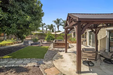 Exterior - 1046 Chestnut St, Escondido, CA 92025 photo 7 of 14