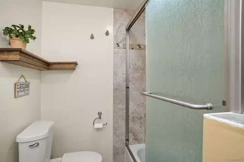 Bath - 1046 Chestnut St, Escondido, CA 92025 photo 3 of 3