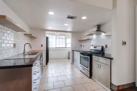 Kitchen - 575 E St #18, Chula Vista, CA 91910 photo 1 of 4