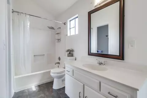 Bath - 575 E St #18, Chula Vista, CA 91910 photo 3 of 7