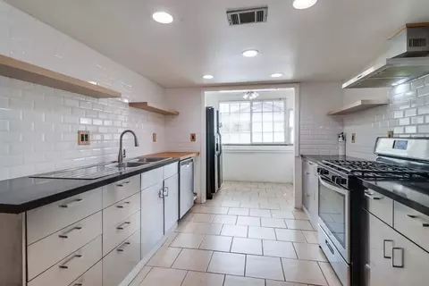 Kitchen - 575 E St #18, Chula Vista, CA 91910 photo 2 of 4