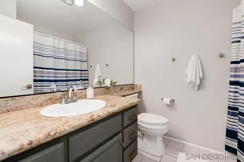 Bath - 446 Glen Arbor Dr, Encinitas, CA 92024 photo 2 of 3