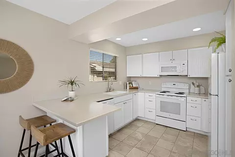 Kitchen - 1072 Turnstone Way, Oceanside, CA 92057 photo 1 of 2
