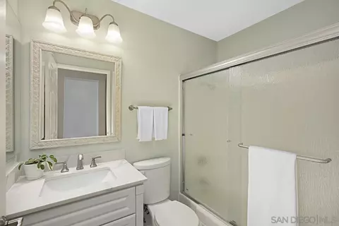 Bath - 1072 Turnstone Way, Oceanside, CA 92057 photo 1 of 2