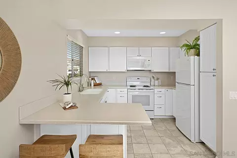 Kitchen - 1072 Turnstone Way, Oceanside, CA 92057 photo 2 of 2