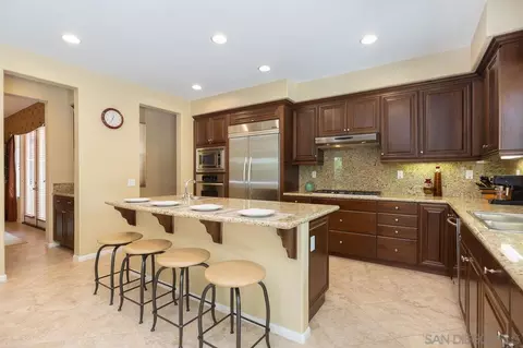 2054 Amparo Ct, Escondido, CA 92025 photo 6