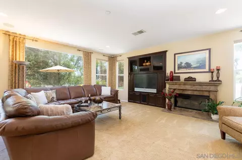 2054 Amparo Ct, Escondido, CA 92025 photo 4