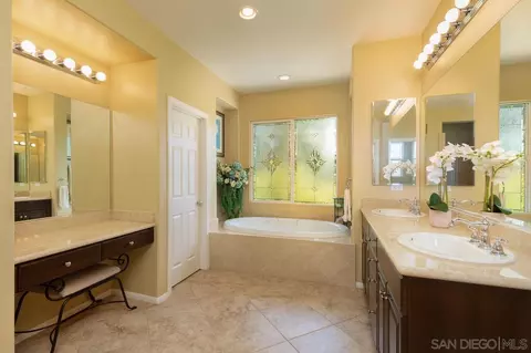 2054 Amparo Ct, Escondido, CA 92025 photo 13