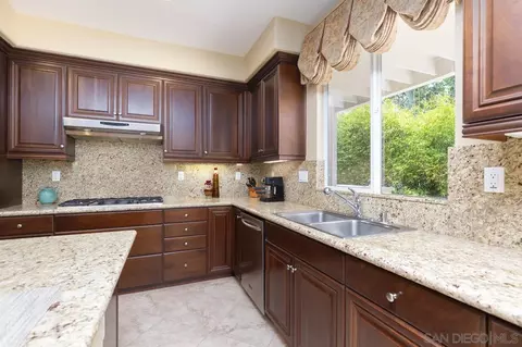 2054 Amparo Ct, Escondido, CA 92025 photo 7