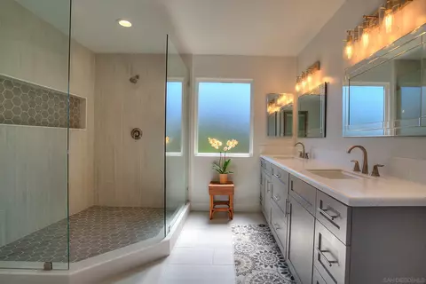 Bath - 1032 Los Alisos N, Fallbrook, CA 92028 photo 2 of 5