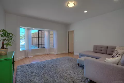 Living - 1032 Los Alisos N, Fallbrook, CA 92028 photo 3 of 4