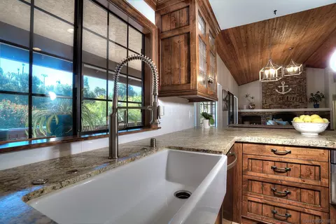 Kitchen - 1032 Los Alisos N, Fallbrook, CA 92028 photo 5 of 6