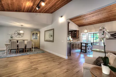 Entry Way - 1032 Los Alisos N, Fallbrook, CA 92028 photo 3 of 3