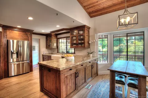 Kitchen - 1032 Los Alisos N, Fallbrook, CA 92028 photo 3 of 6