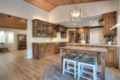 Kitchen - 1032 Los Alisos N, Fallbrook, CA 92028 photo 2 of 6