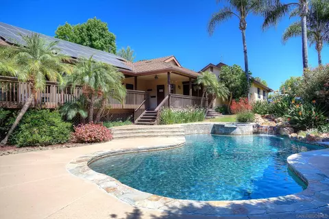 Exterior - 1032 Los Alisos N, Fallbrook, CA 92028 photo 5 of 8