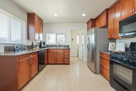 735 W 6th Ave, Escondido, CA 92025 photo 8