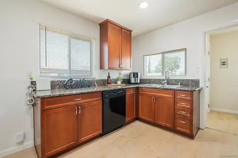 735 W 6th Ave, Escondido, CA 92025 photo 9