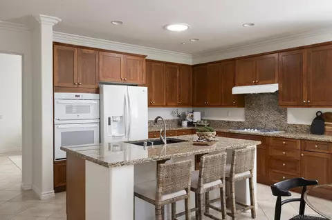 Kitchen - 10594 Aspen Gln, Escondido, CA 92026 photo 2 of 2