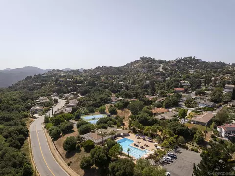View/Area - 10594 Aspen Gln, Escondido, CA 92026 photo 5 of 6
