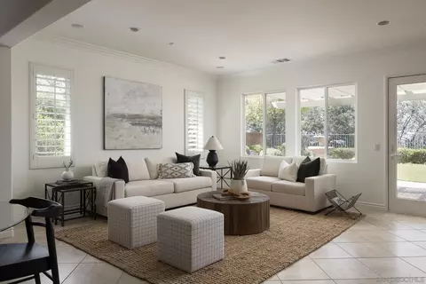 Living - 10594 Aspen Gln, Escondido, CA 92026 photo 1 of 3