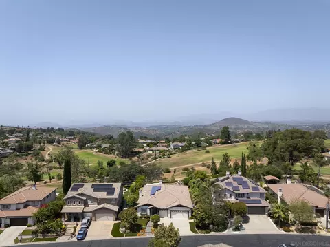 View/Area - 10594 Aspen Gln, Escondido, CA 92026 photo 2 of 6