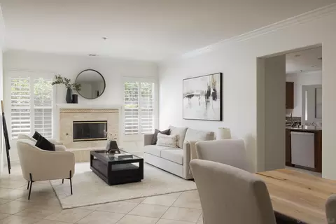 Living - 10594 Aspen Gln, Escondido, CA 92026 photo 2 of 3