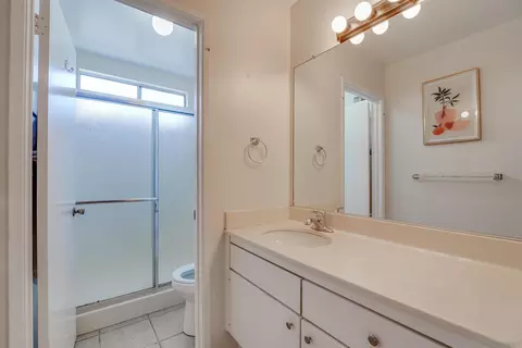 Bath - 437 Blueridge Pl, Escondido, CA 92026 photo 2 of 2