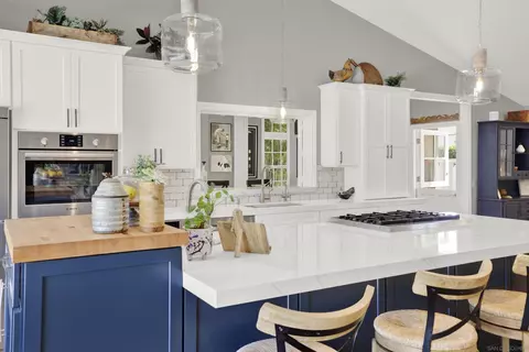 Kitchen - 2725 Greenock Ct, Carlsbad, CA 92010 photo 3 of 6