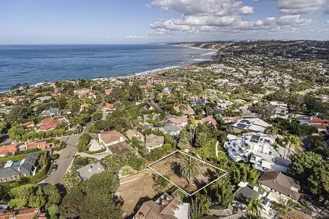 7687 Hillside Dr #16, La Jolla, CA 92037