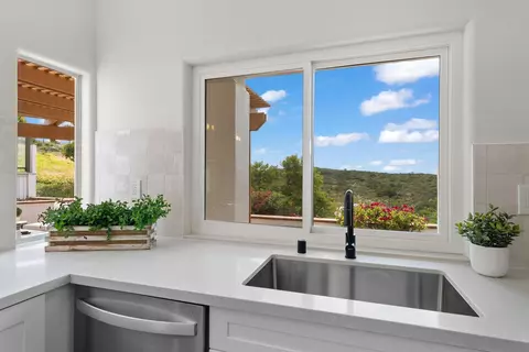 Kitchen - 4136 Andros Way, Oceanside, CA 92056 photo 3 of 5