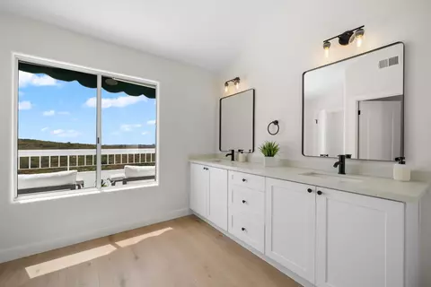 Bath - 4136 Andros Way, Oceanside, CA 92056 photo 4 of 6