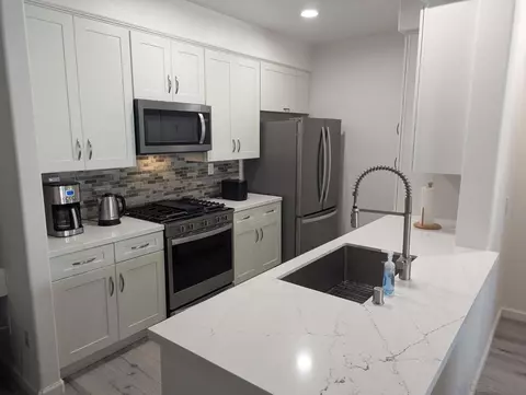 3574 Caminito El Rincon #105, San Diego, CA 92130