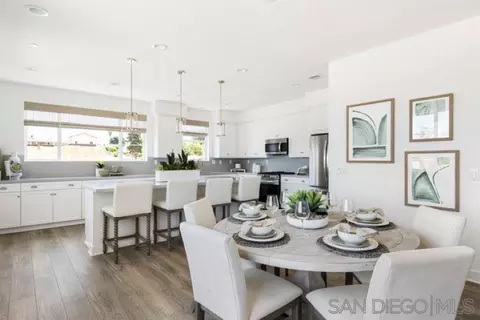2220 S Ava Gln #906, Escondido, CA 92025