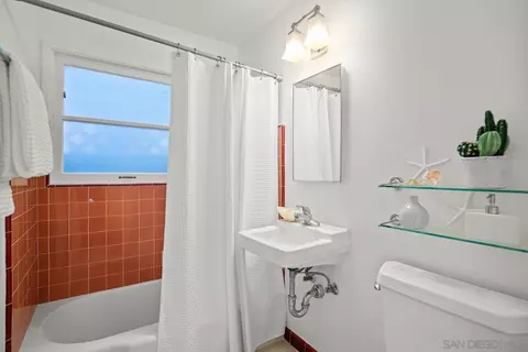 Bath - 746 Margarita Ave, Coronado, CA 92118 photo 2 of 2