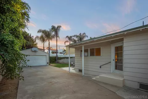 Exterior - 746 Margarita Ave, Coronado, CA 92118 photo 5 of 6