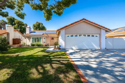 Exterior - 4652 Briar Ridge Rd, Oceanside, CA 92056 photo 1 of 12