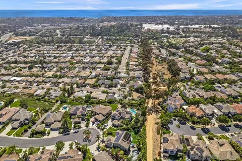 View/Area - 751 W Bluff Dr, Encinitas, CA 92024 photo 2 of 4